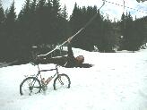 How to ride a draglift ? Position 1 : although very comfortable, very difficult to control.