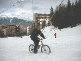 How to ride a draglift ? Position 5 : Just sitting on the saddle or on the button (what hurts most) ?